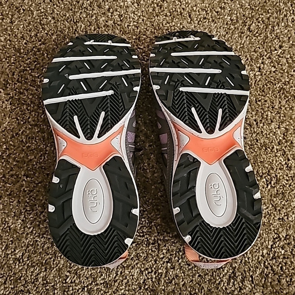 Like New Ryka sneakers. Size 8.5 - Picture 4 of 4